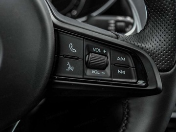 Alfa Romeo Giulia II Sedan Facelifting 2023 2.0 GME Turbo 280KM 2025 ALFA ROMEO Giulia Turbo Veloce Q4 Sedan 2.0 (280KM) 2025, zdjęcie 6