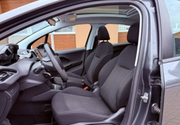 Peugeot 208 I Hatchback 5d Facelifting 1.2 PureTech 82KM 2017 Peugeot 208 1,2 82KM Klimatronik Kamera Panorama 1.2 Benzyna 82KM, zdjęcie 19