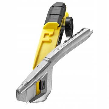 Нож STANLEY FATMAX с винтовым замком 18мм 10592