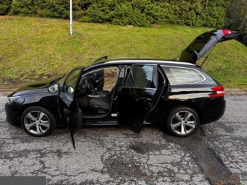 Peugeot 308 II SW Facelifting 1.2 PureTech 130KM 2018 Peugeot 308 1.2 130KM e-THP Stop &amp; Start Allure 2018r, zdjęcie 14