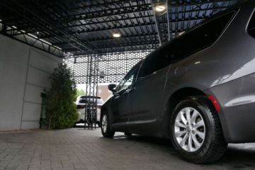 Chrysler Pacifica II 3.6 V6 291KM 2018 Chrysler Pacifica Touring L 3.6L V6 291KM MenuPL StowN Go Kamera 7os. LED, zdjęcie 35