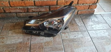 TOYOTA YARIS III LIFT LAMPA LEWY PRZÓD