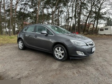 Opel Astra J Hatchback 5d 1.4 Turbo ECOTEC 140KM 2011 Opel Astra 1.4 Turbo Active 140KM 2011r, zdjęcie 4