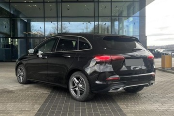 Mercedes Klasa B W247 Sports Tourer Facelifting 1.3 200 163KM 2024 MERCEDES-BENZ B Klasa 200 AMG Line 1.3 (163KM) 2024, zdjęcie 3