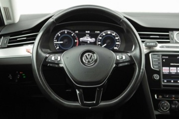 Volkswagen Passat B8 Limousine 2.0 TDI BlueMotion SCR 190KM 2017 Volkswagen Passat Highline 2.0 TDI 190 KM DSG Salon Polska Autotrade, zdjęcie 22
