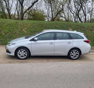 Toyota Auris II 2018 Toyota Auris Toyota Auris Touring Sports 1,8 Hybrid - serwisowana, okazja, zdjęcie 2