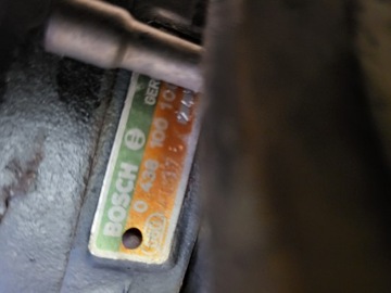 ТОПЛИВОРАСПРЕДЕЛИТЕЛЬ ДРОССЕЛЬНАЯ ИНЖЕКЦИЯ ВОЗДУХОЗАБОРНИК AUDI 049133353N OE