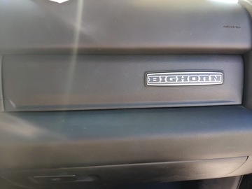 SCHOWEK PASAŻERA KONSOLI DODGE RAM 1500 2019-
