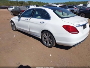 Mercedes Klasa C W205 2015 Mercedes-Benz Klasa C 2015 MERCEDES-BENZ C 300 2.0 Benzyna 241KM, zdjęcie 5