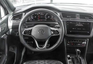 Volkswagen Tiguan II SUV Facelifting 2.0 TDI 200KM 2022 Volkswagen Tiguan 2.0 TDI 200KM R-Line 4Motion DSG Kamery 360 stopni Harma, zdjęcie 17