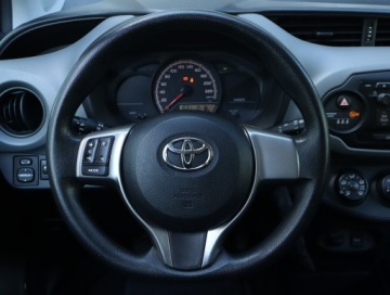 Toyota Yaris III Hatchback 5d Facelifting 1.4 D-4D 90KM 2015 Toyota Yaris 1.4 D-4D, Salon Polska, Klima, zdjęcie 16