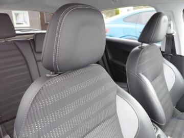 Peugeot 2008 I SUV Facelifting 1.2 PureTech 130KM 2019 Peugeot 2008 130 KM Klimatronik Sensor PDC Navi 1.2 Benzyna 130KM, zdjęcie 14