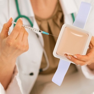 Манекен с тренировочной подушкой для моделирования.