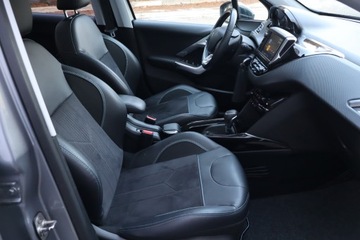 Peugeot 2008 I SUV Facelifting 1.2 PureTech 110KM 2017 Peugeot 2008 1.2 PureTech, Automat, Skóra, Navi, zdjęcie 8