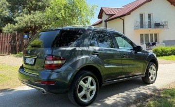 Mercedes Klasa M W164 Off-roader Facelifting 3.0 V6 (300 CDI BlueEFFICIENCY) 190KM 2010 Mercedes-Benz ML Mercedes-Benz ML 300 CDI 4-Matic 3.0 Diesel 190KM, zdjęcie 6