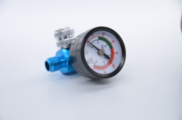 T4W Reduktor pod pistolet z manometrem / niebieski