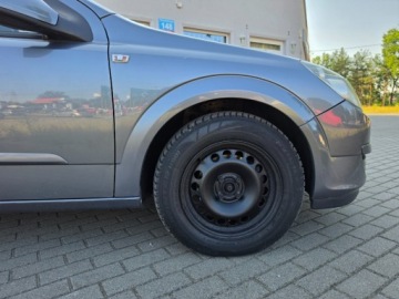 Opel Astra H Hatchback 5d 1.6 Twinport ECOTEC 105KM 2004 Opel Astra 1.6b Klima Zdrowa Nadwozie i Podwozie 1.6 Benzyna 105KM, zdjęcie 15