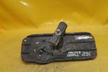 ПОДЪЕМНИК ЗАПАСНОГО ШИНЫ PACIFICA I 05054690AA