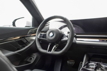 BMW Seria 5 G90-91 Touring 2.0 520d 197KM 2025 BMW 520 xDrive Limuzyna - Dostępny od ręki!, zdjęcie 16