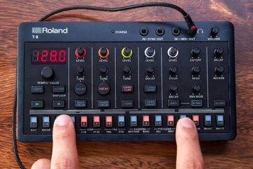 Roland Aira COMpact T8 Beat Machine Драм-машина