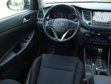 Hyundai Tucson III SUV 1.7 CRDi 141KM 2016 Hyundai Tucson 1.7 CRDi, Salon Polska, zdjęcie 6