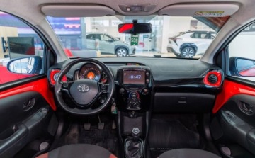 Toyota Aygo II Hatchback 5d 1.0 VVT-i 69KM 2017 Toyota Aygo 1.0 VVT-i X-cite EU6 Benzyna 69KM, zdjęcie 6