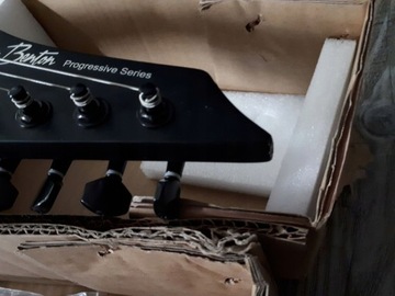 Harley Benton HWY-25BKS superstrat, хорошо звучащий стартовый инструмент