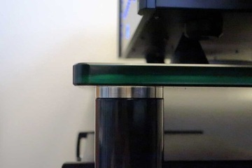 NORSTONE STABBL HIFI BEAUTIFUL, ЧЕРНЫЙ ПРОФЕССИОНАЛЬНЫЙ AV-СТОЛ, ЗАКАЛЕННОЕ СТЕКЛО