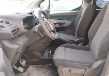 Toyota 2021 Toyota Proace City Verso XI 2021r, 1.5 Diesel. Uszkodzony przod i lekko ty, zdjęcie 6