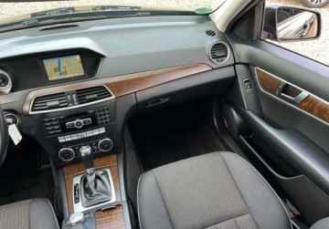 Mercedes Klasa C W205 Limuzyna 180 156KM 2013 Mercedes-Benz Klasa C Serwisowany 1.6 Benzyna 156KM, zdjęcie 19