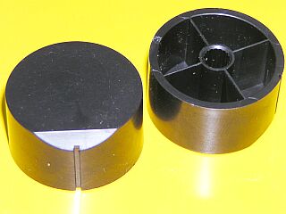 GAŁKA CZARNA POTENCJ.f=30 CZOŁO PŁ. 6mm rad / 7116