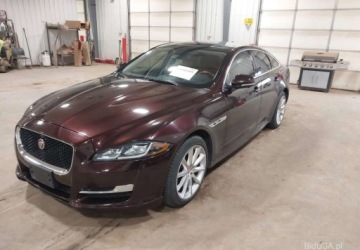 Jaguar XJ VII X351 2016 Jaguar XJ 2016 JAGUAR JAGUAR XJ R-SPORT - portal do licytacji bidusa.pl 3.0, zdjęcie 2