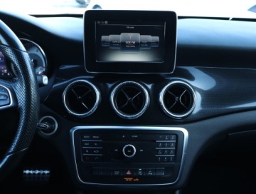 Mercedes CLA C117 Shooting Brake 1.6 200 156KM 2015 Mercedes CLA 200, Automat, Skóra, Xenon, Bi-Xenon, zdjęcie 11