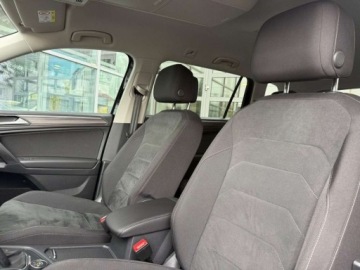 Volkswagen Tiguan II SUV Facelifting 2.0 TDI 150KM 2022 Volkswagen Tiguan 2.0 TDI 150KM 4x4 DSG MATRIX Kamera360 Hak Niski Przebie, zdjęcie 10