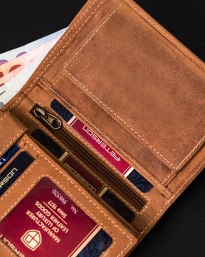 Skórzany portfel męski z kieszonką na suwak Peterson