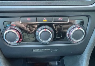 Volkswagen Golf VI Variant 1.2 TSI 105KM 2011 Volkswagen Golf Variant 1.2Turbo 105KM 6Bieg.Klima ALU 2xParktr.Temp.Kurty, zdjęcie 24