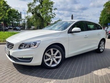 Volvo V60 I Kombi Facelifting 2.0 T5 DRIVE-E 245KM 2017 VOLVO V60 T5 2.0l benzyna 245KM*Dokumentacja * Zadbany * 141, 074km, zdjęcie 2