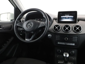 Mercedes Klasa B W246 Sports Tourer Facelifting 1.6 180 BlueEFFICIENCY Edition 122KM 2017 Mercedes B 180 navi klima grzane fotele czujniki, zdjęcie 15