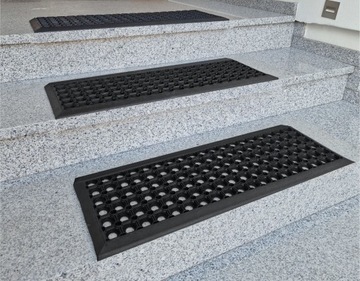 WYCIERACZKA ZEWNĘTRZNA GUMOWA AŻUROWA NAKŁADKA NA SCHODY STOPNIE Z GUMY 75