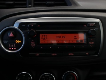 Toyota Yaris III Hatchback 5d 1.0 VVT-i 69KM 2013 Toyota Yaris 1.0 VVT-i, Salon Polska, Klima, zdjęcie 11