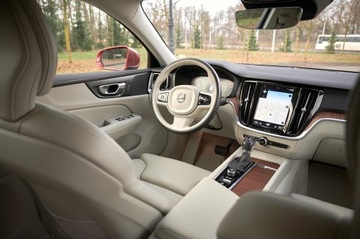 Volvo V60 II  Kombi 2.0 T5 250KM 2019 MEGA KOLOR __JASNE SKÓRY __SUPER PEDANTYCZNY STAN_, zdjęcie 31