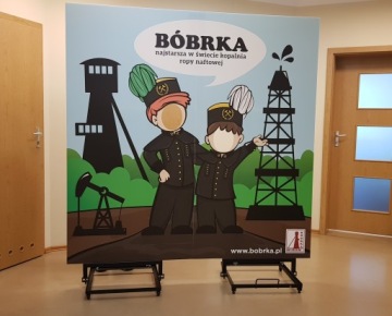 Стена для наружной рекламы, основа для щитов