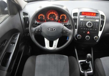 Kia Ceed I Hatchback 5d Facelifting 1.6 DOHC CVVT 126KM 2012 Kia Ceed Polski salon _ 1.6 benzyna 125 KM _ Klimatyzacja _ opony wielosez, zdjęcie 17