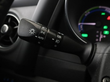 Toyota Auris II Touring Sports Facelifting 1.8 Hybrid 136KM 2015 Toyota Auris lift navi kamera panorama hak, zdjęcie 31