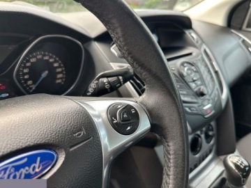 Ford Focus III Hatchback 5d 1.0 EcoBoost 100KM 2013 Ford Focus 1.0 EcoBoost Start-Stopp-System Champions Edition 100KM 2013r, zdjęcie 15