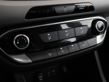 Hyundai i30 III Hatchback 1.4 MPI 100KM 2017 Hyundai i30 klimatyzacja tempomat czujnik, zdjęcie 23