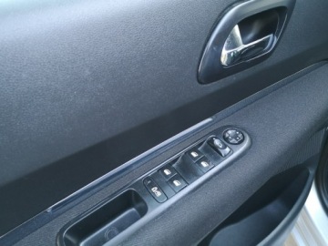 Peugeot 5008 I Minivan 2.0 HDi FAP 150KM 2011 Peugeot 5008 2,0 HDI 150KM Klimatronik ALU 16 7, zdjęcie 10