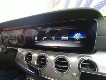 Mercedes Klasa E W213 Limuzyna 2.0 220d 194KM 2018 Mercedes E 220 salon, I wł, bezwyp. AMG Line, zdjęcie 15