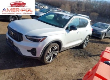 Volvo XC40 2025 Volvo XC 40 B5 Ultra Dark Theme 2025 2.0 Benzyna 247KM