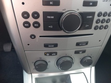 Opel Astra J Hatchback 5d 1.6 Twinport ECOTEC 115KM 2009 Opel Astra OPEL ASTRA H 1600 benzyna super stan 1.6 Benzyna 115KM, zdjęcie 22